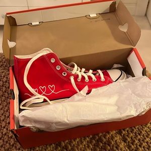 Heart Red Converse size M 9.5 / W 11.5